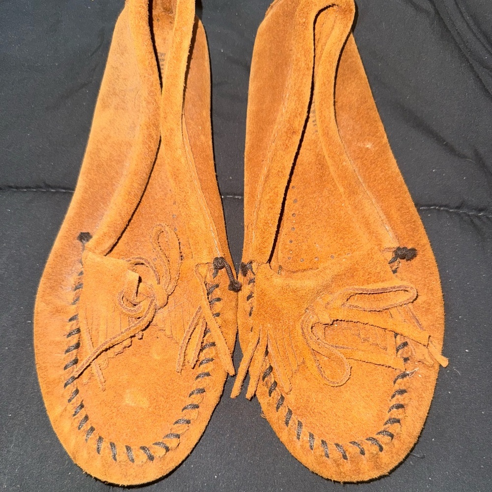 Minnetonka Tan Suede Moccasins with Fringe They Are A Size 8 But Fit An 8 1/2